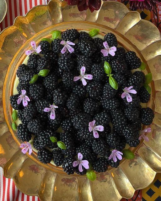 Orchard's Pride: Exquisite Mix of Seasonal Berries